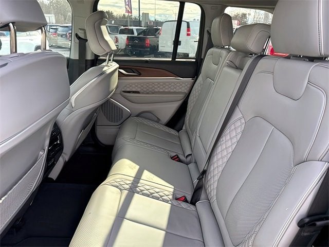 2022 Jeep Grand Cherokee Summit