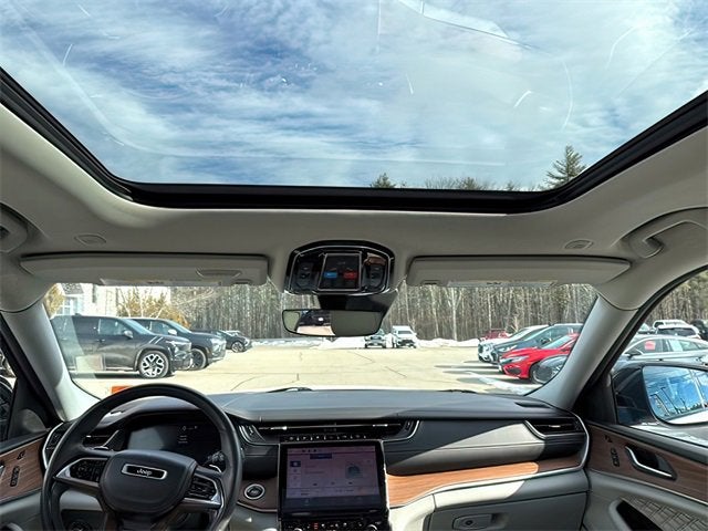 2022 Jeep Grand Cherokee Summit