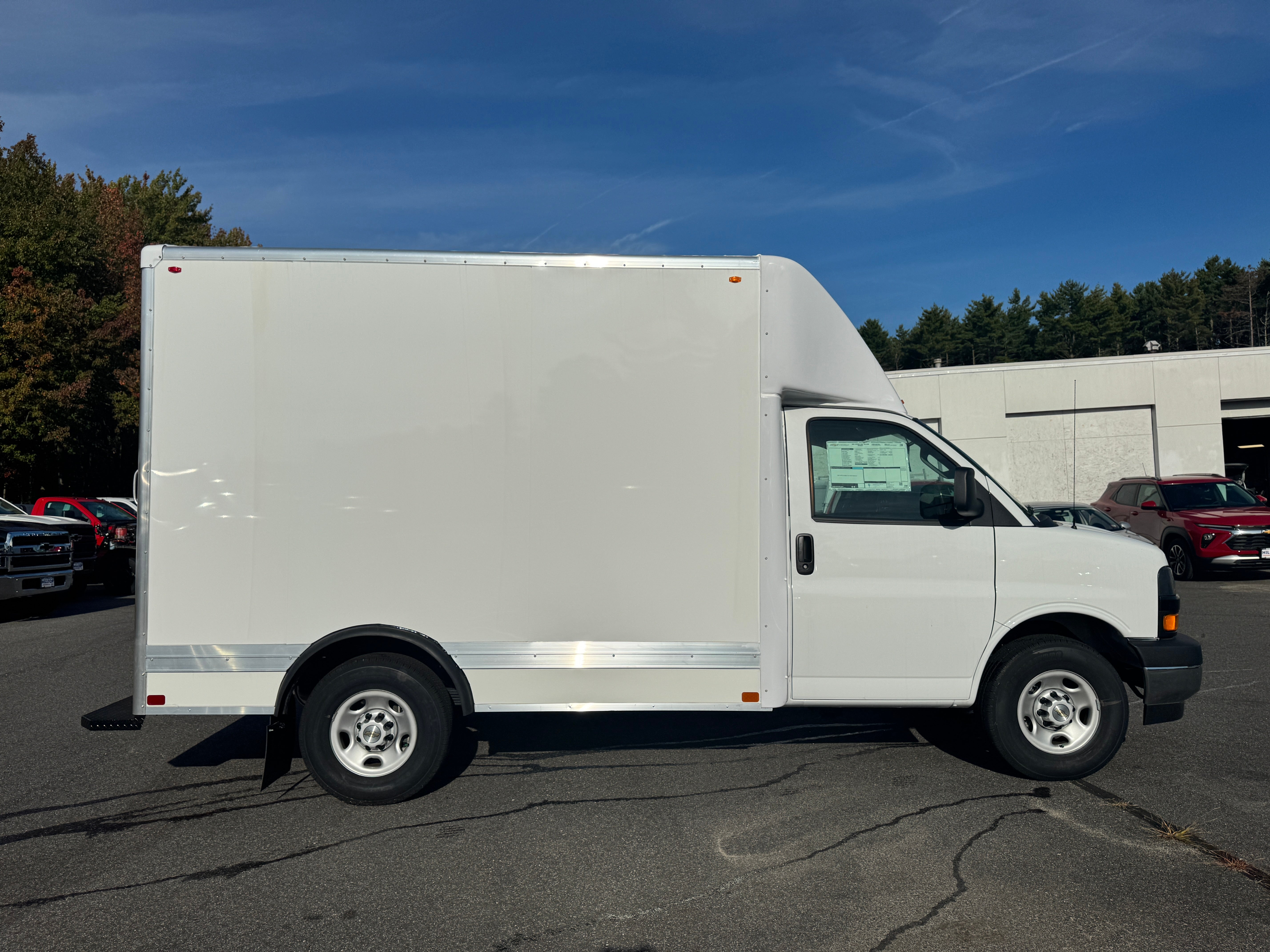 2025 Chevrolet Express Cutaway 3500 1WT