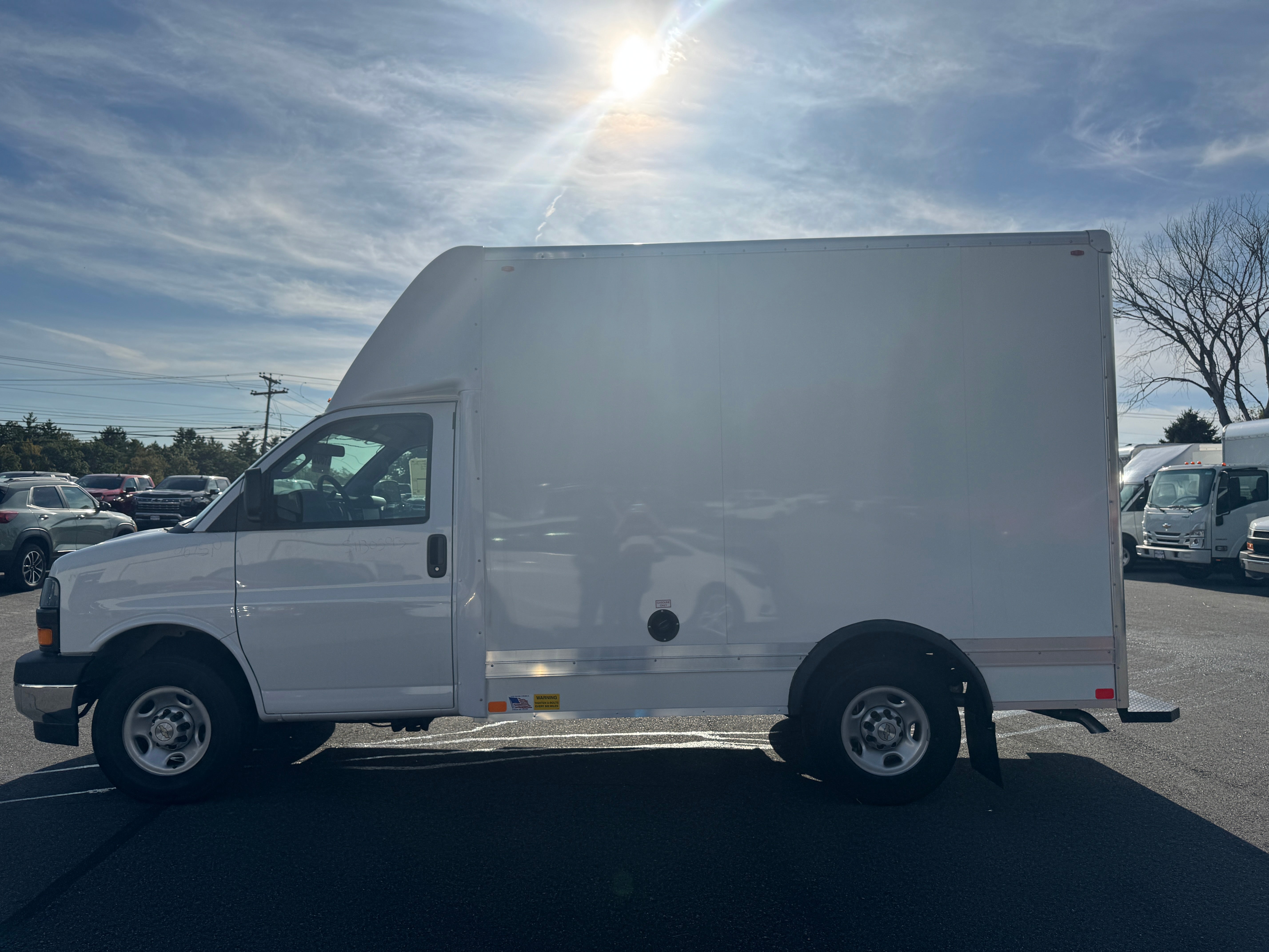 2025 Chevrolet Express Cutaway 3500 1WT