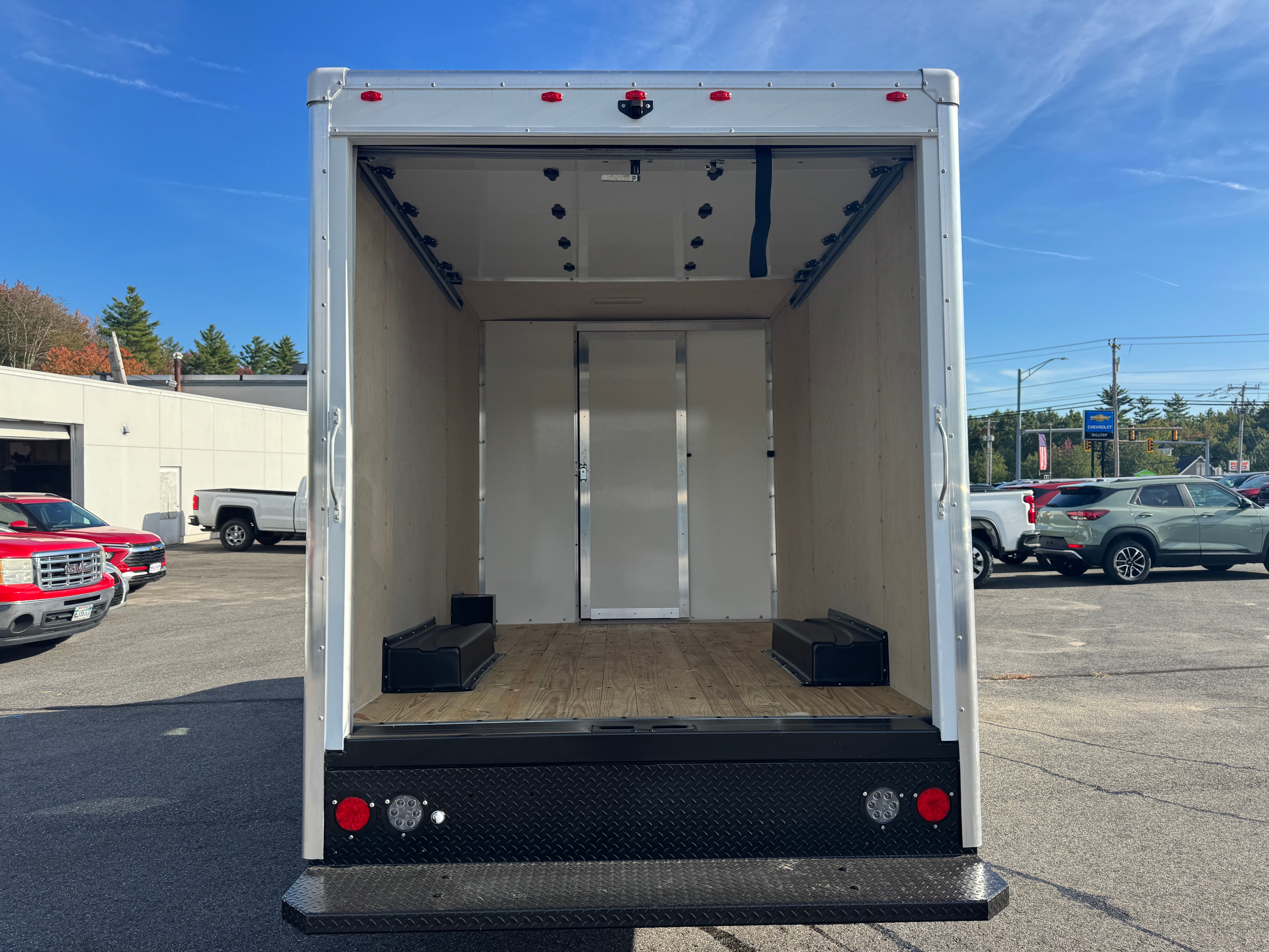 2025 Chevrolet Express Cutaway 3500 1WT