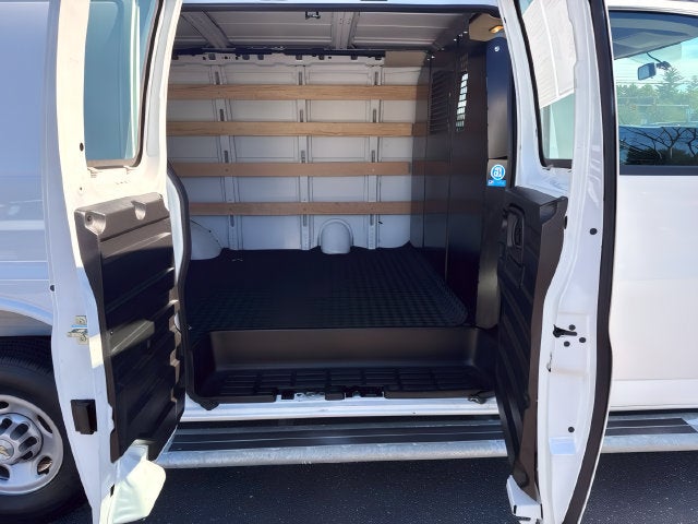 2025 Chevrolet Express Cargo WT