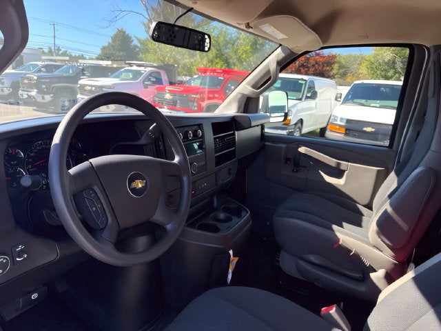 2025 Chevrolet Express Cargo WT