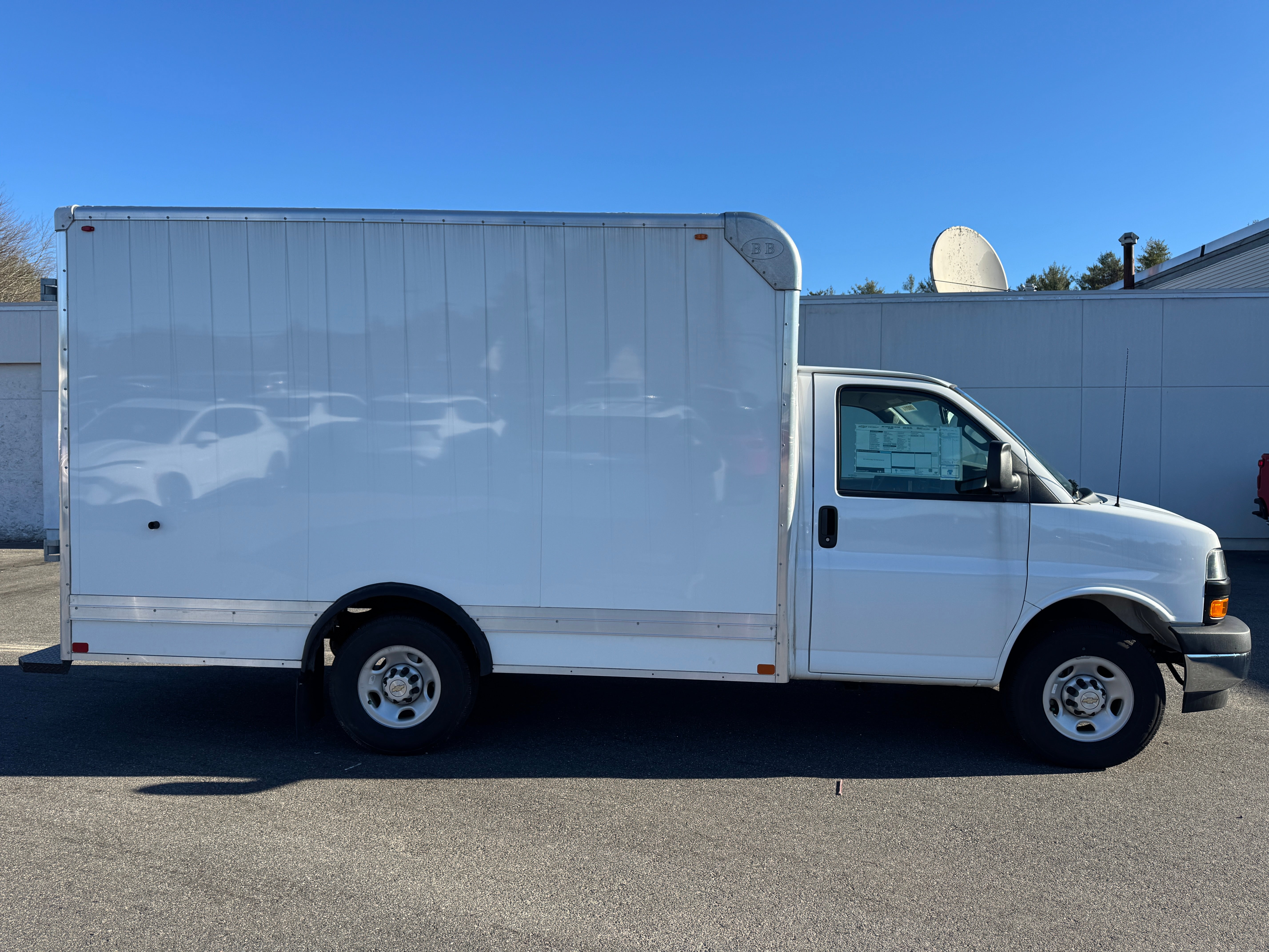 2024 Chevrolet Express Cutaway 3500 1WT