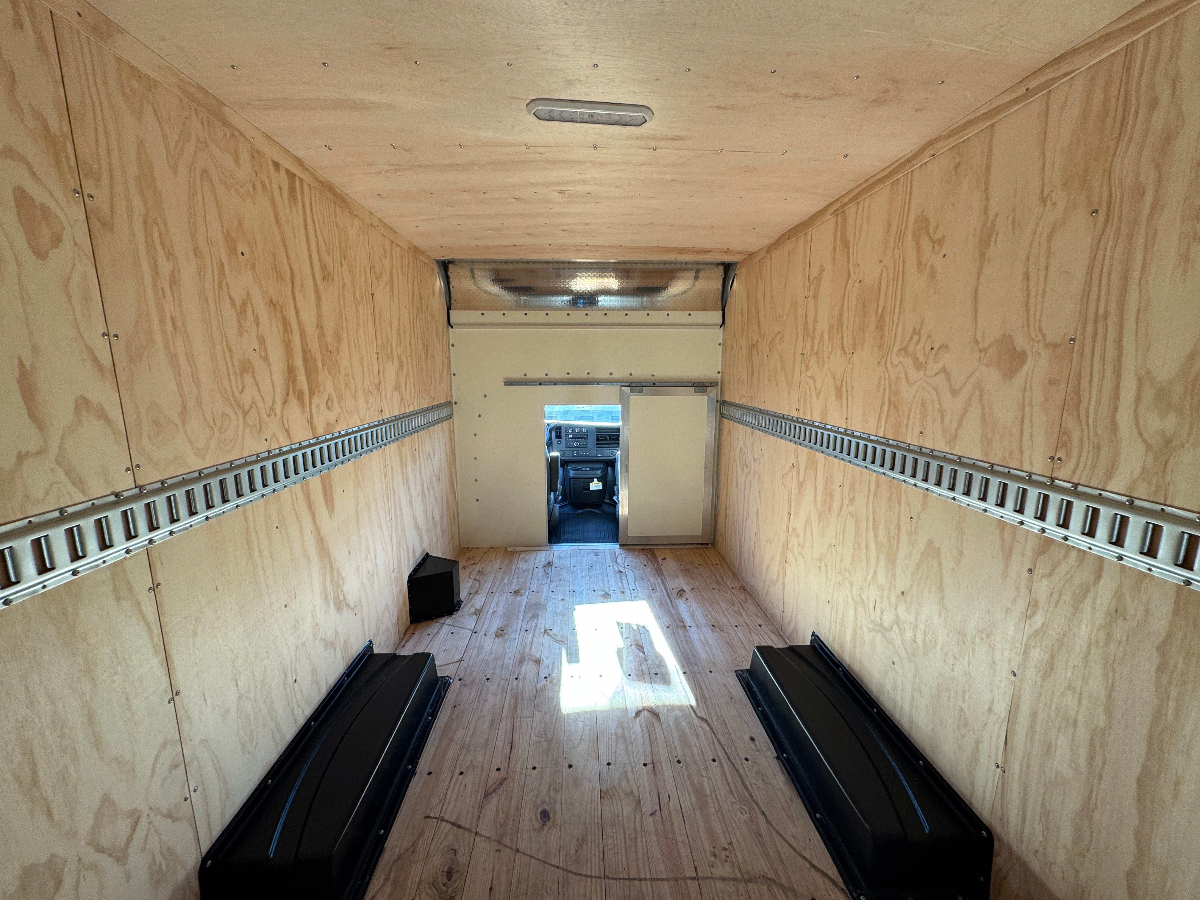 2024 Chevrolet Express Cutaway 3500 1WT