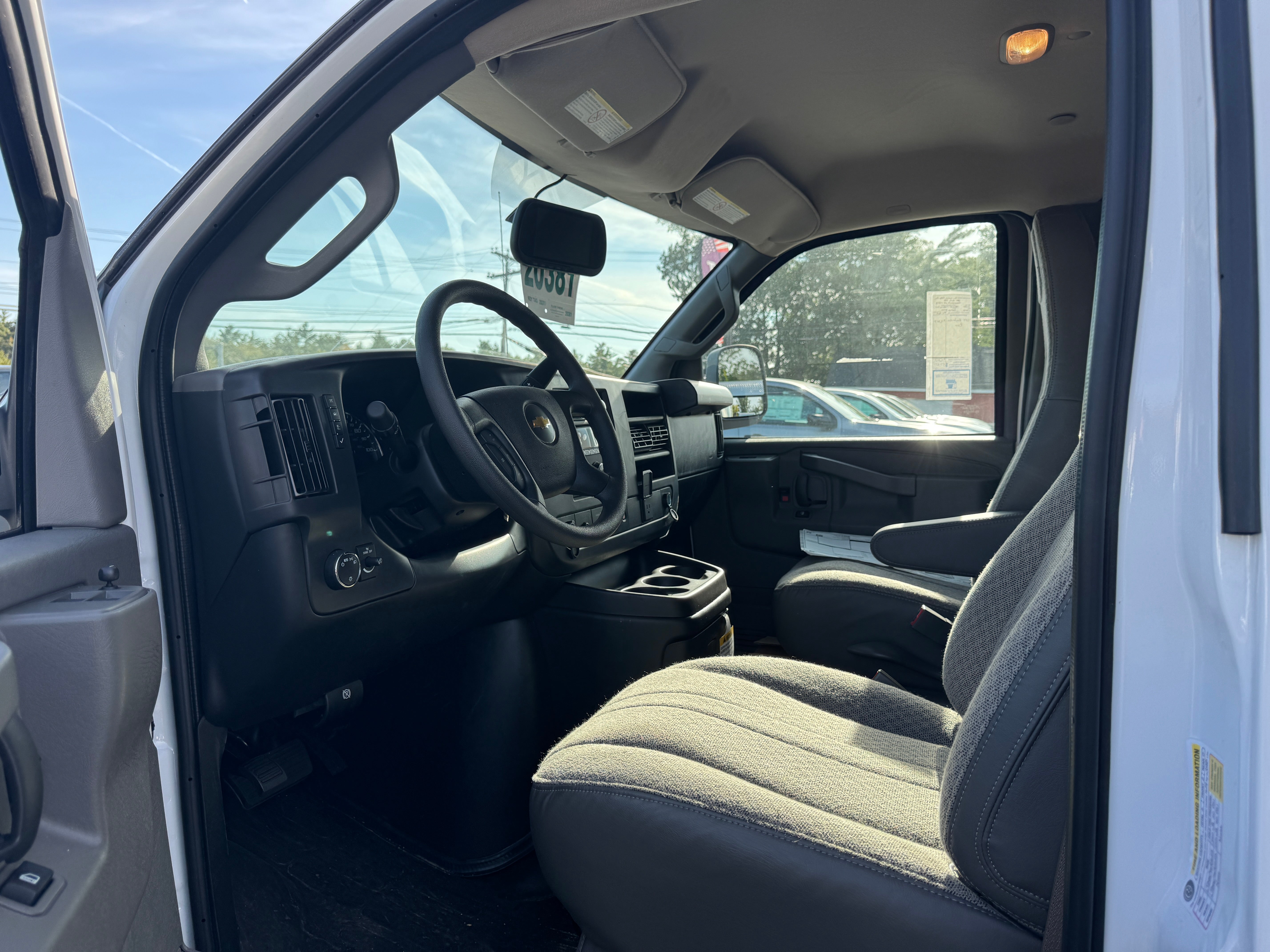 2024 Chevrolet Express Cutaway 3500 1WT