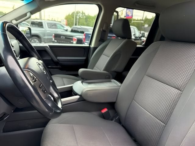 2013 Nissan Titan SV