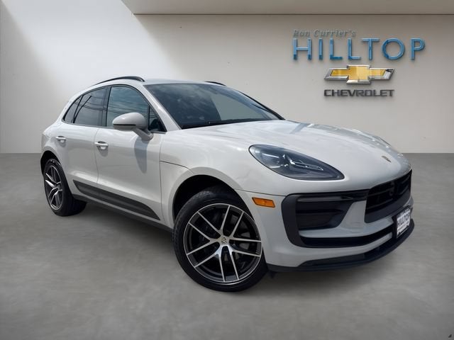 2023 Porsche Macan Base