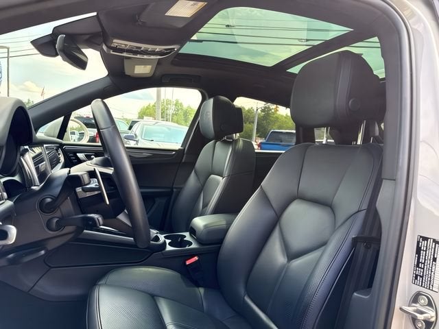 2023 Porsche Macan Base
