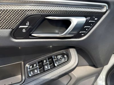2023 Porsche Macan Base