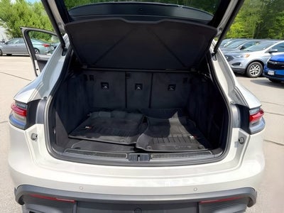 2023 Porsche Macan Base