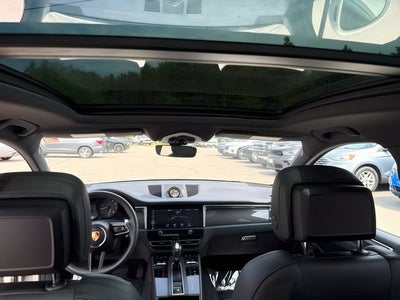 2023 Porsche Macan Base