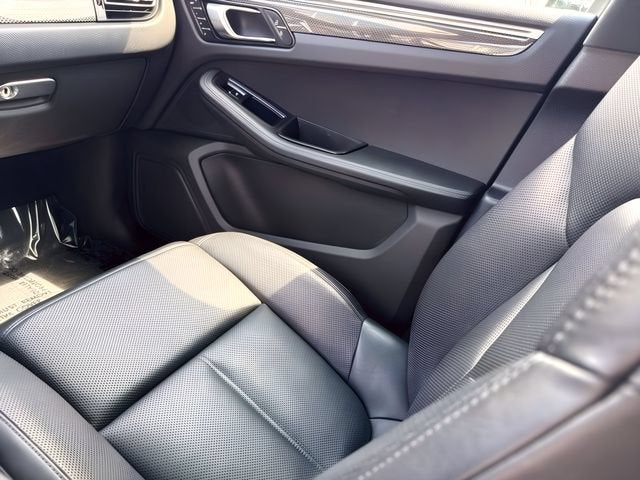 2023 Porsche Macan Base